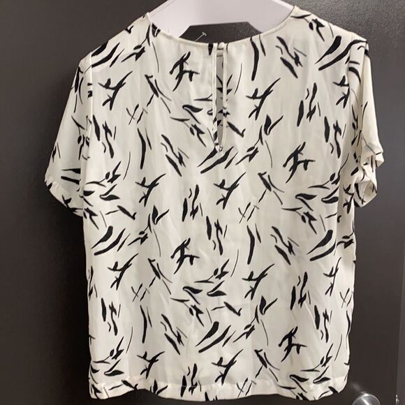 New Size Large Top - Picture 2 of 5